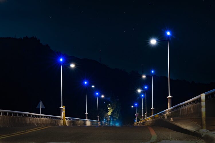 「藍色公路」重現浪漫夜景！-中市led路燈升級點亮大肚山頭