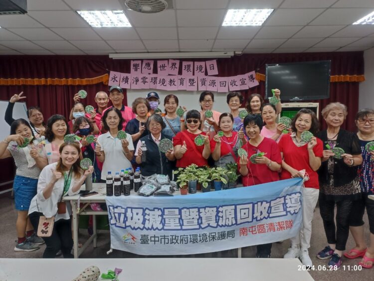 實踐環保行動！中市環保局環境教育宣導列車開往南屯老街