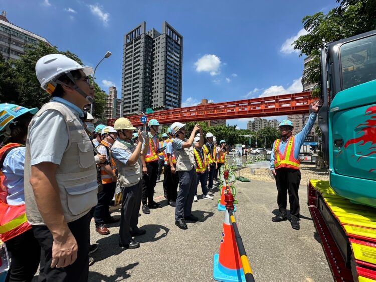 打造零職災職場安全作業環境-中市建設局蟬聯6年「金安心獎」肯定