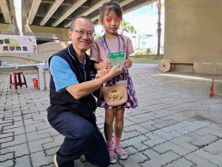 大手牽小手！中市社會局舉辦親子共遊舊正社區-弱勢家庭半百兒攜8旬母圓夢