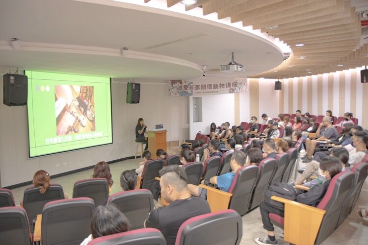 陪牠慢慢變老-中市動保處辦老犬生活照護講座