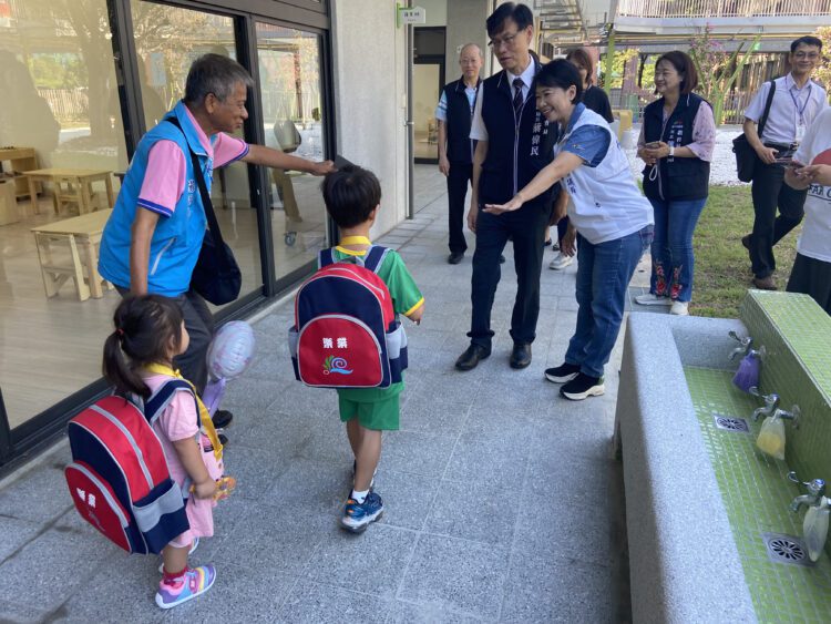 開學囉！樂業國小闖關活動迎新學期　中市教育局長勉勵孩童保持好奇心