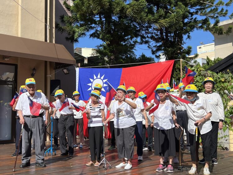 銀髮長輩扮裝合奏雙十節紀念歌　中市社會局圓86歲阿嬤國慶遊行夢