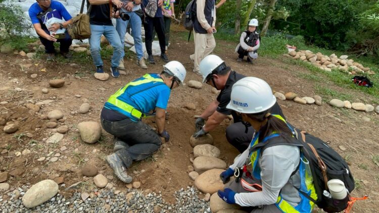 大甲鐵砧山桂花泉手作步道永續工法-獲日本大分縣佐伯市訪問團肯定