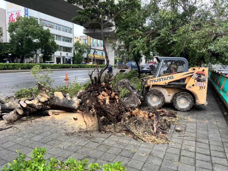 最快效率恢復市容！康芮颱風來襲-中市府跨局處合力保市民生活回歸正常