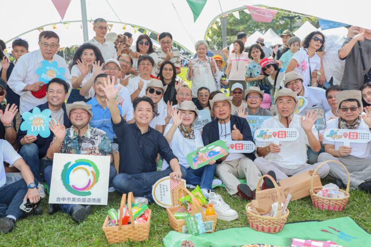 2024中西區野餐日in美術園道今登場-盧市長與市民一同草地放電