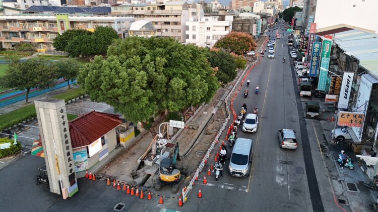 守護學童安全回家路！-中市府傾聽民意拆除健行國小天橋改善無障礙人行環境