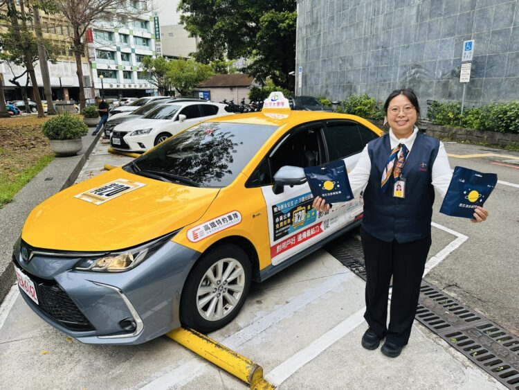 六都首創貼心相伴！中市小黃公車、幸福巴士3/8起免費提供衛生用品