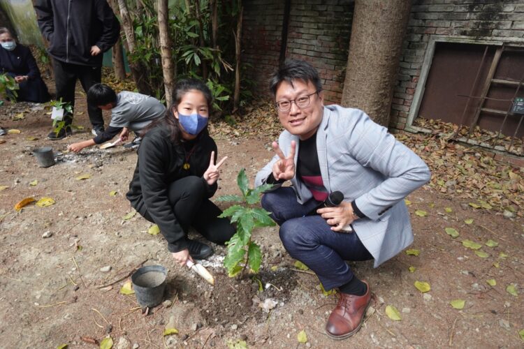 中市教育局推動淨零綠校園-槺榔國小植樹節齊心種樹護地球